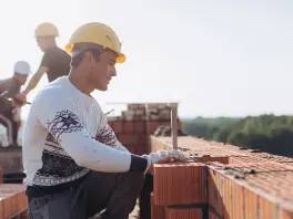 Albañilería en instalaciones y saneamiento de redes de servicios